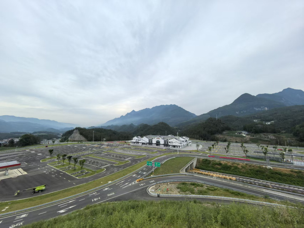 红池坝服务区即将投用。受访者供图