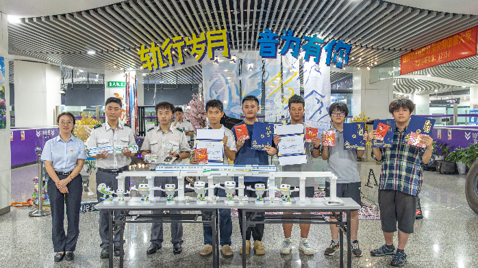 6名轨道迷的手作心意亮相重庆北站南广场音乐驿站